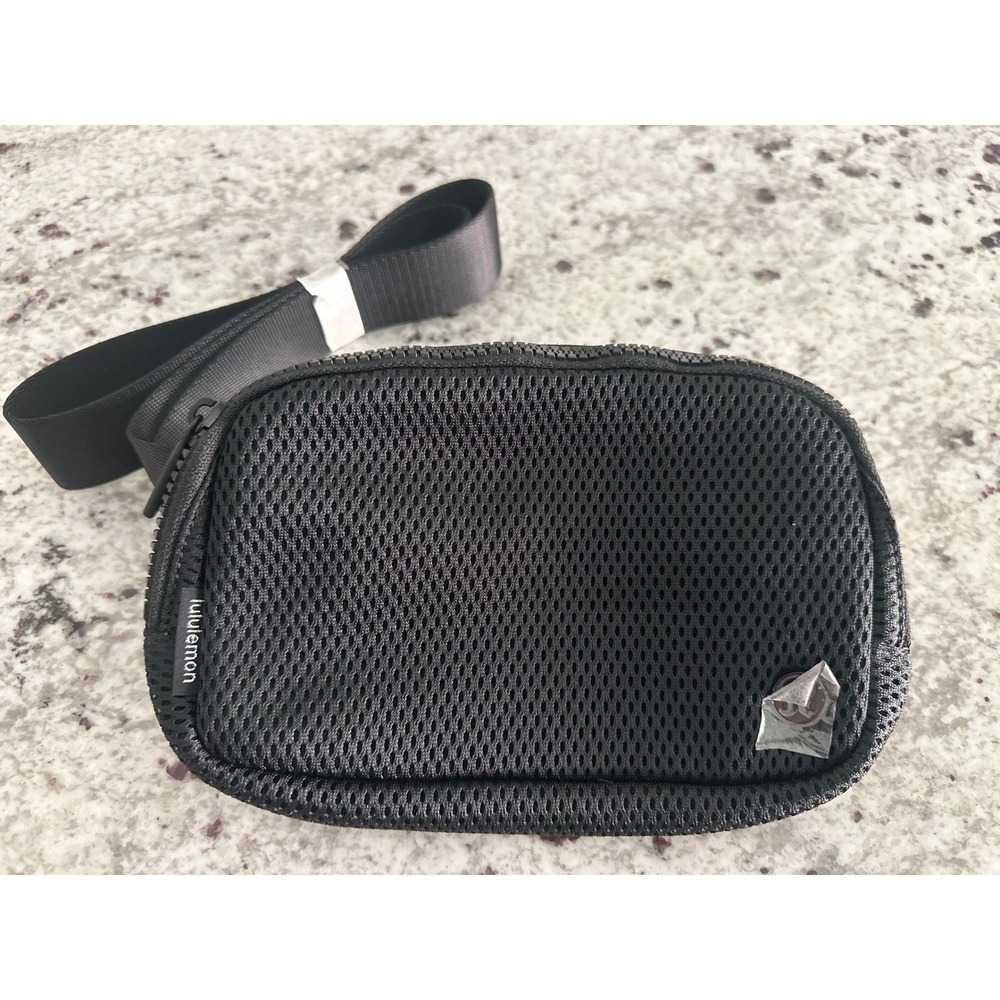 NWT New Lululemon Everywhere Belt Bag Knit Mesh Black Crossbody Waist Fanny Pack